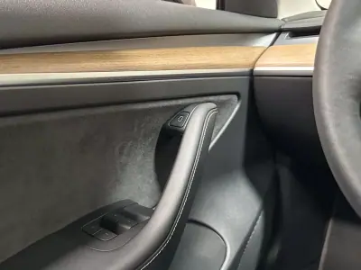 Tesla Model 3 2021 - 26450 EUR, 64959 km - AUTO.MOTO.pt - 64959km - foto 47 de 53