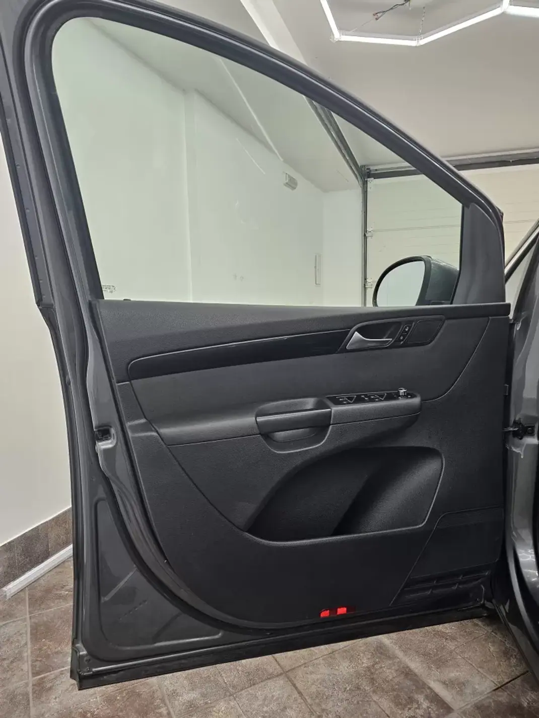 SEAT Alhambra 2011 - 12650 EUR, 216141 km - AUTO.MOTO.pt - 216141km - foto 38 de 51