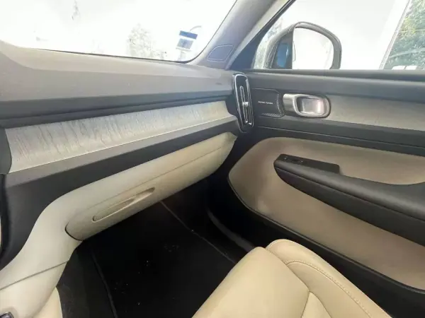 Volvo XC 40 2023 - 36900 EUR, 26000 km - AUTO.MOTO.pt - 26000km - foto 12 de 22