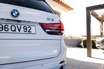 BMW X5 2014 - 26900 EUR, 170000 km - AUTO.MOTO.pt - 170000km - foto 20 de 25