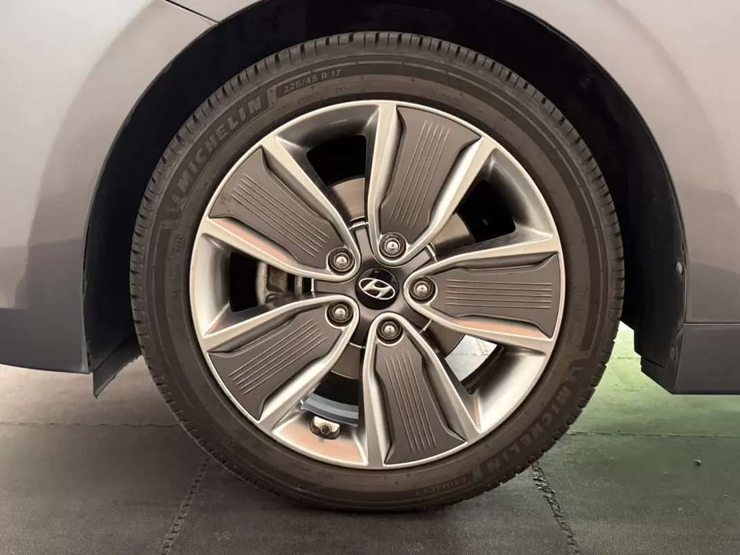 Hyundai Ioniq 2017 - 13250 EUR, 88000 km - AUTO.MOTO.pt - 88000km - foto 8 de 23