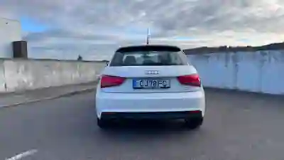 Audi A1 Sportback 2016 - 9900 EUR, 171079 km - AUTO.MOTO.pt - 171079km - foto 5 de 15