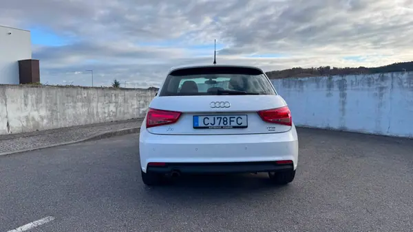 Audi A1 Sportback 2016 - 9900 EUR, 171079 km - AUTO.MOTO.pt - 171079km - foto 5 de 15