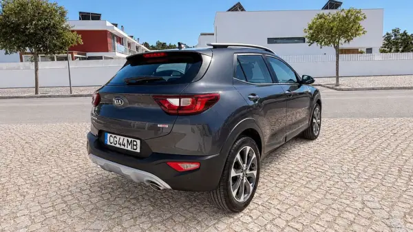 Kia Stonic 2020 - 13500 EUR, 94712 km - AUTO.MOTO.pt - 94712km - foto 5 de 16