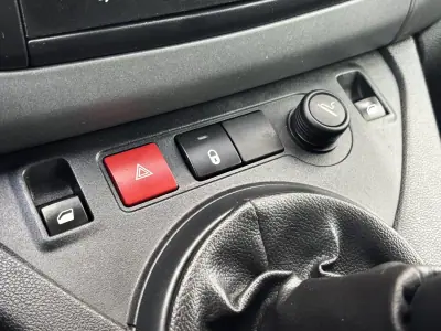 Peugeot Partner 2018 - 14900 EUR, 140000 km - AUTO.MOTO.pt - 140000km - foto 33 de 37