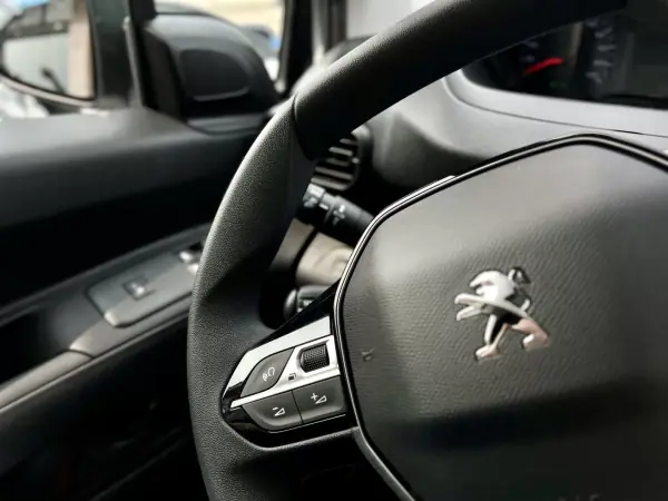 Peugeot Partner 1.5 BlueHdi L1 102Cv | CARPLAY | IVA DEDUTÍVEL 2023 - 17950 EUR, 53000 km - AUTO.MOTO.pt - 53000km - foto 16 de 21
