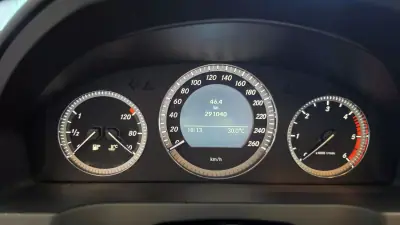 Mercedes-Benz C 220 2010 - 9900 EUR, 291040 km - AUTO.MOTO.pt - 291040km - foto 39 de 61