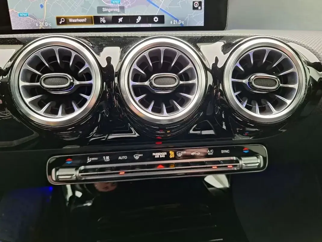 Mercedes-Benz A 180 2022 - 29590 EUR, 50171 km - AUTO.MOTO.pt - 50171km - foto 10 de 11