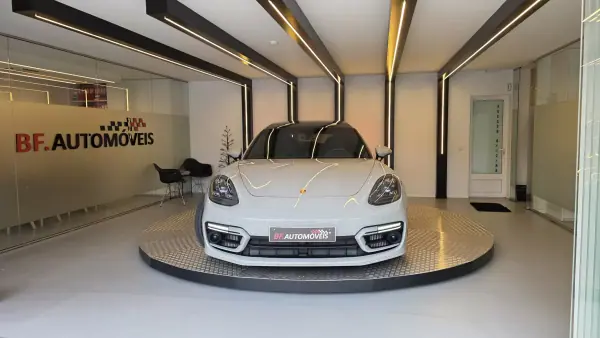Porsche Panamera Sport Turismo 2024 - 119900 EUR, 45564 km - AUTO.MOTO.pt - 45564km - foto 11 de 63