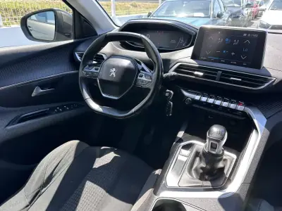 Peugeot 5008 2017 - 13900 EUR, 200000 km - AUTO.MOTO.pt - 200000km - foto 22 de 49