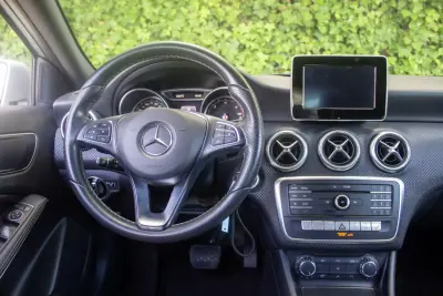 Mercedes-Benz A 180 2016 - 16500 EUR, 136000 km - AUTO.MOTO.pt - 136000km - foto 14 de 16