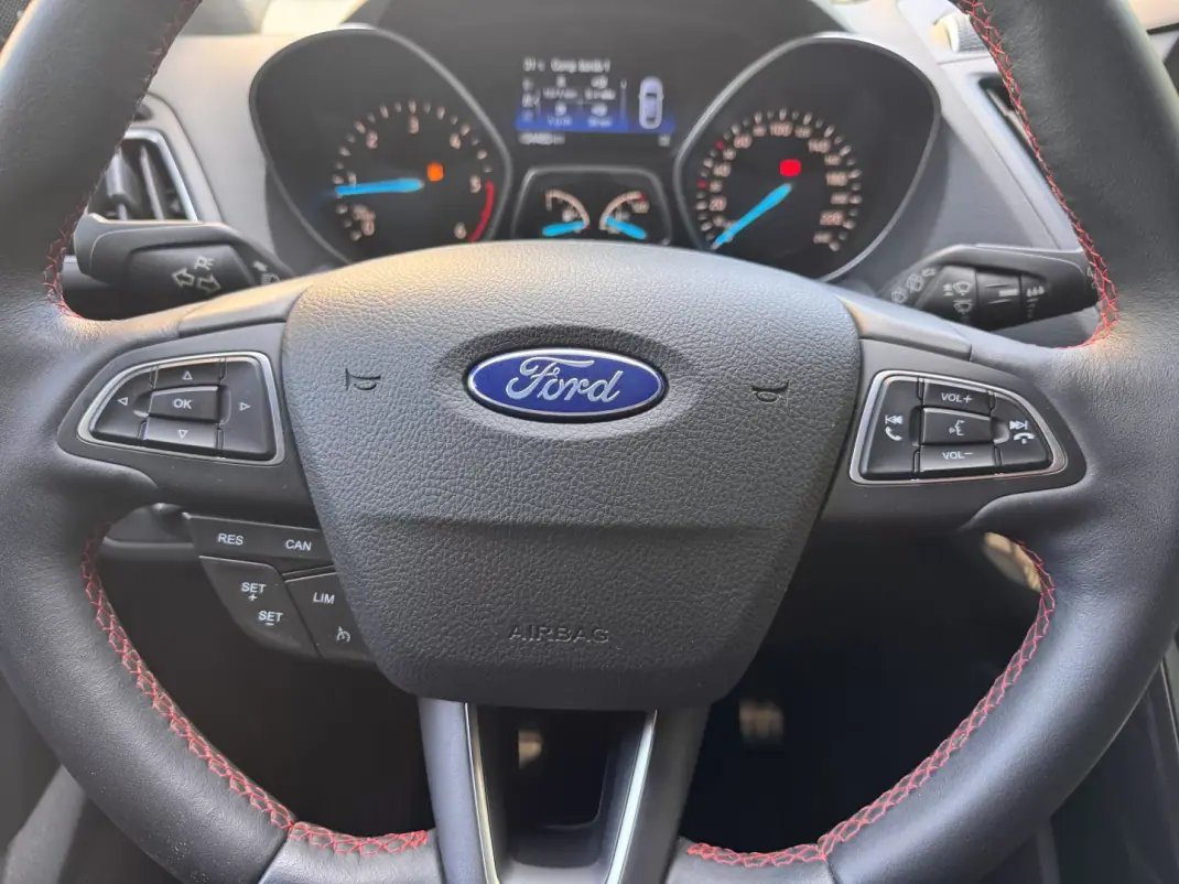 Ford Kuga 2018 - 16500 EUR, 54485 km - AUTO.MOTO.pt - 54485km - foto 11 de 25