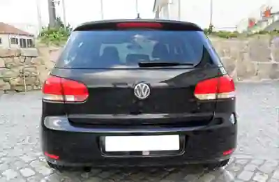 Volkswagen Golf 2011 - 9500 EUR, 179600 km - AUTO.MOTO.pt - 179600km - foto 6 de 15
