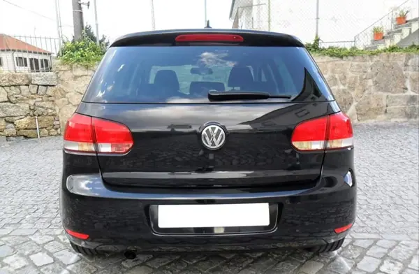 Volkswagen Golf 2011 - 9500 EUR, 179600 km - AUTO.MOTO.pt - 179600km - foto 6 de 15