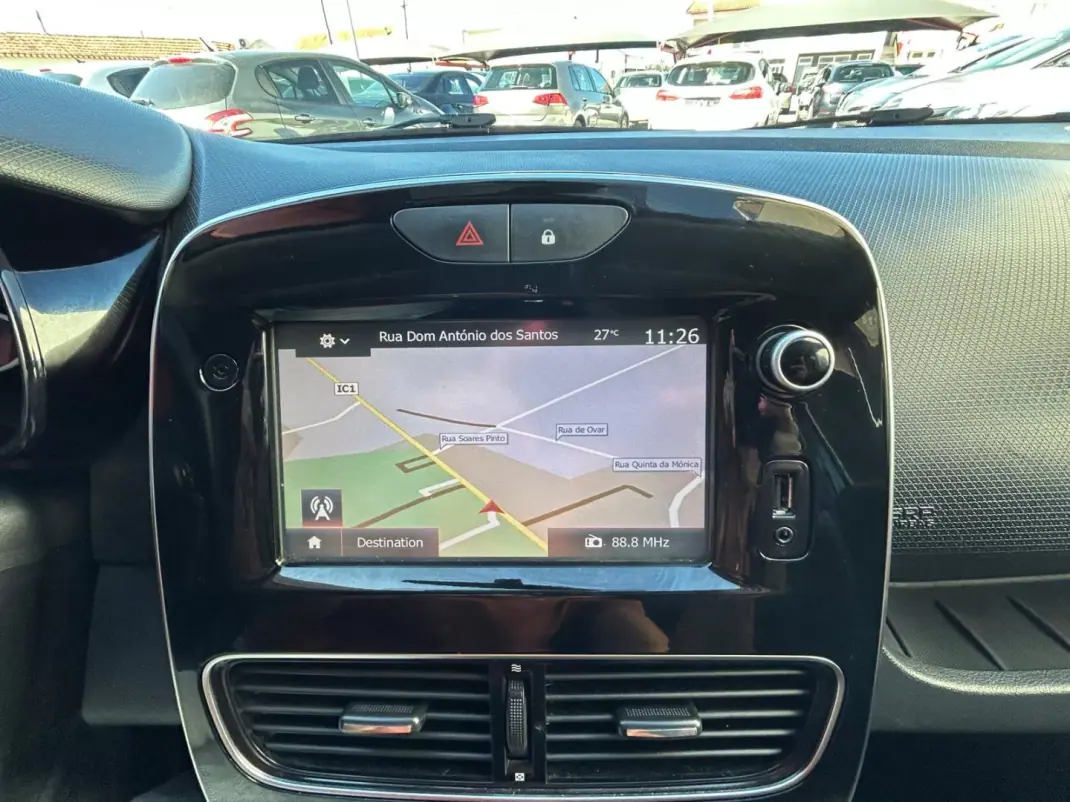 Renault Clio 2018 - 11950 EUR, 66571 km - 66571km - foto 13 de 20