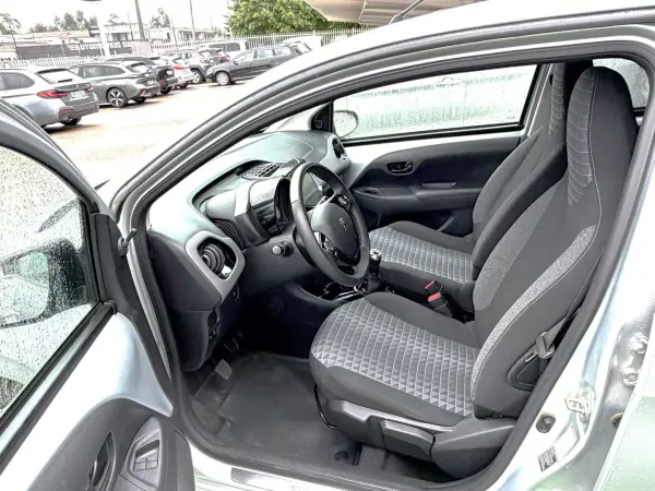 Peugeot 108 2020 - 10800 EUR, 54120 km - AUTO.MOTO.pt - 54120km - foto 6 de 12