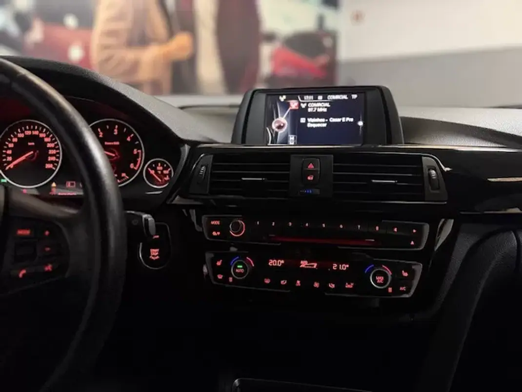 BMW 318 2015 - 12250 EUR, 254090 km - AUTO.MOTO.pt - 254090km - foto 12 de 16