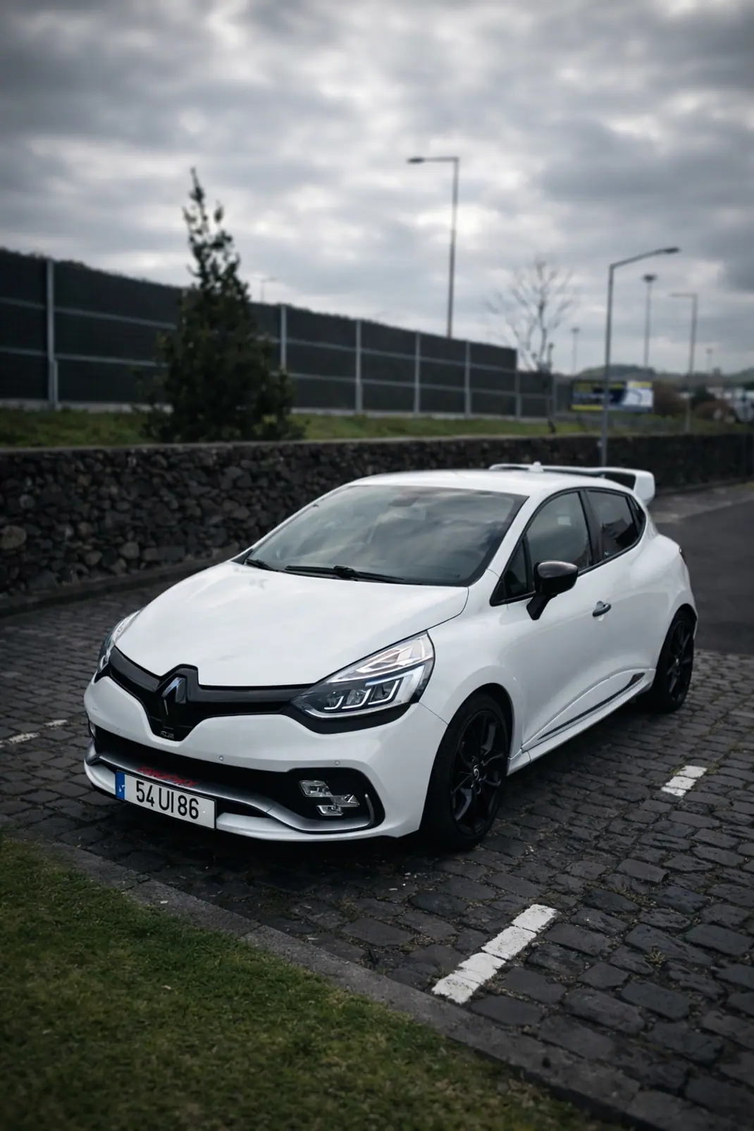 Renault Clio 2018 - 22500 EUR, 78000 km - AUTO.MOTO.pt - 78000km - foto 1 de 4