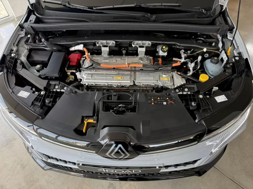 Renault Mégane E-Tech 2022 - 24999 EUR, 27000 km - AUTO.MOTO.pt - 27000km - foto 17 de 116