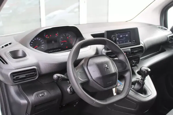 Peugeot Partner 1.5 BlueHDI Longa c/Barras Tejadilho 2021 - 14990 EUR, 117000 km - AUTO.MOTO.pt - 117000km - foto 14 de 19