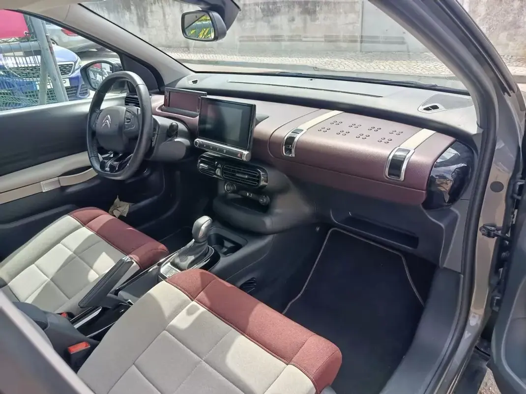 Citroën C4 Cactus 2020 - 14000 EUR, 56660 km - 56660km - foto 15 de 23