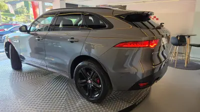 Jaguar F-Pace 2017 - 19500 EUR, 157804 km - 157804km - foto 24 de 74