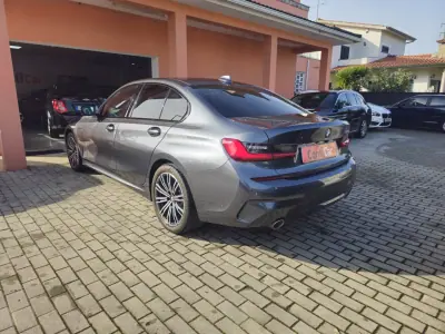 BMW 330e 2021 - 32500 EUR, 101910 km - AUTO.MOTO.pt - 101910km - foto 6 de 12