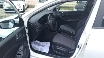 Hyundai i20 2018 - 9980 EUR, 134296 km - AUTO.MOTO.pt - 134296km - foto 6 de 43