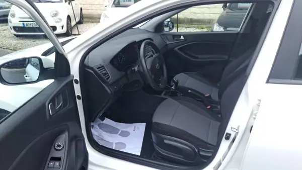 Hyundai i20 2018 - 9980 EUR, 134296 km - AUTO.MOTO.pt - 134296km - foto 6 de 43