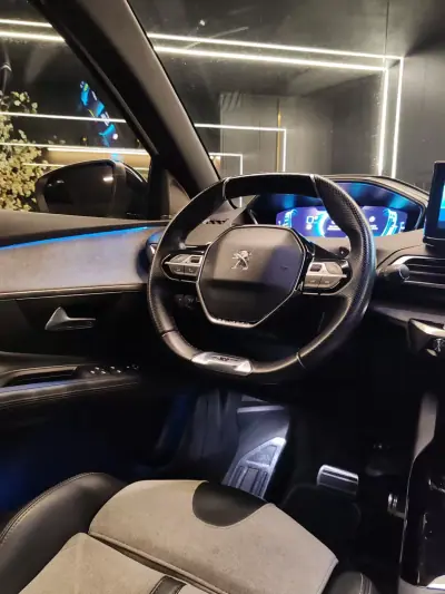 Peugeot 3008 2021 - 25750 EUR, 72000 km - AUTO.MOTO.pt - 72000km - foto 17 de 20