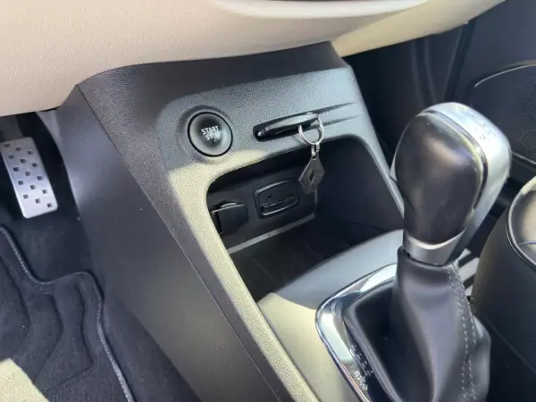 Renault Captur 2017 - 13995 EUR, 95250 km - AUTO.MOTO.pt - 95250km - foto 43 de 48