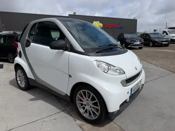 Smart ForTwo Coupé 2010 - 3800 EUR, 187000 km - 187000km - foto 2 de 6
