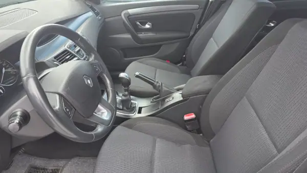 Renault Laguna 2007 - 3490 EUR, 213000 km - AUTO.MOTO.pt - 213000km - foto 9 de 16
