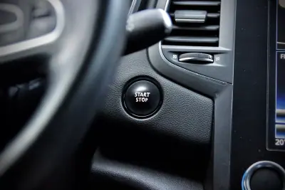 Renault Mégane 2019 - 13990 EUR, 167000 km - AUTO.MOTO.pt - 167000km - foto 20 de 33