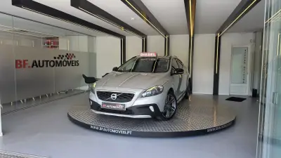 Volvo V40 Cross Country 2013 - 9900 EUR, 239930 km - AUTO.MOTO.pt - 239930km - foto 13 de 55