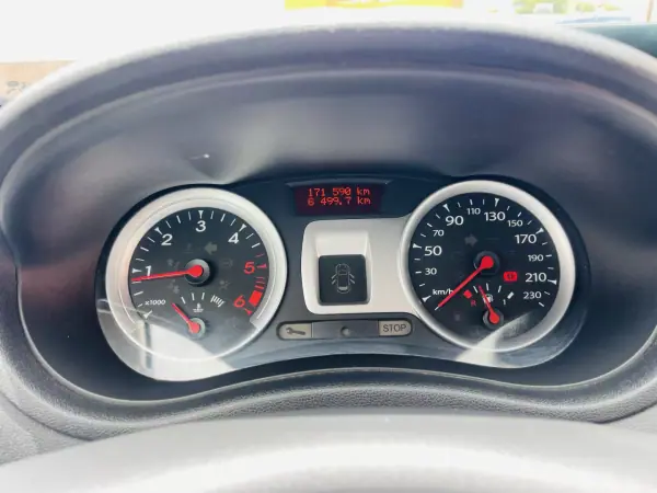 Renault Clio 2008 - 6950 EUR, 171590 km - AUTO.MOTO.pt - 171590km - foto 11 de 12