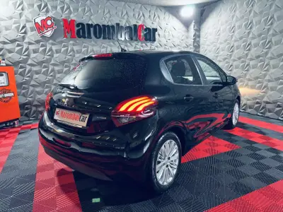 Peugeot 208 2017 - 8990 EUR, 100342 km - AUTO.MOTO.pt - 100342km - foto 6 de 33