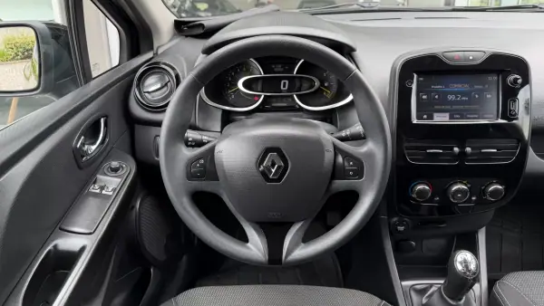 Renault Clio 2014 - 7900 EUR, 161121 km - AUTO.MOTO.pt - 161121km - foto 17 de 23