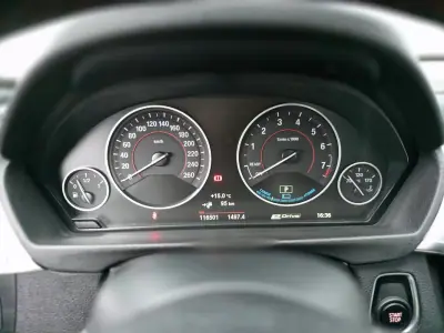 BMW 330 2017 - 18990 EUR, 115000 km - AUTO.MOTO.pt - 115000km - foto 18 de 40