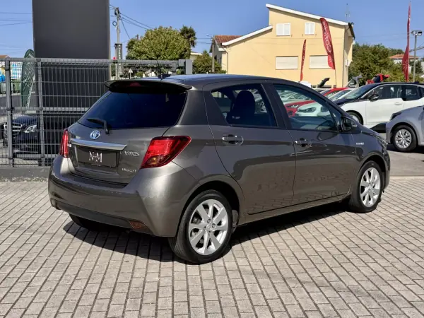 Toyota Yaris 2016 - 14500 EUR, 101000 km - AUTO.MOTO.pt - 101000km - foto 2 de 19