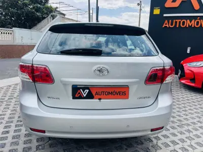 Toyota Avensis 2010 - 8950 EUR, 280706 km - AUTO.MOTO.pt - 280706km - foto 6 de 12