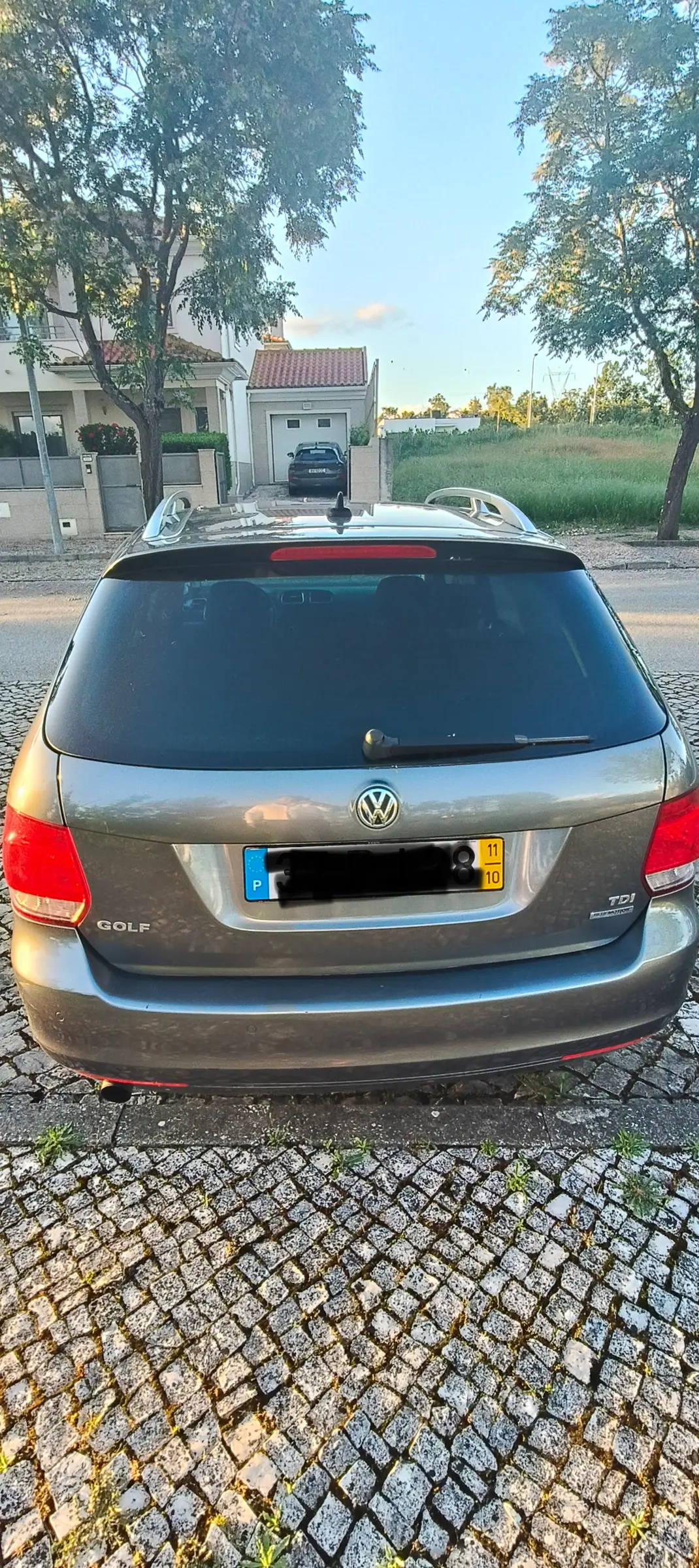 Volkswagen Golf Variant 2011 - 7100 EUR, 237000 km - AUTO.MOTO.pt - 237000km - foto 5 de 15