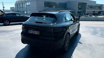Porsche Cayenne 2020 - 54900 EUR, 160000 km - AUTO.MOTO.pt - 160000km - foto 5 de 14