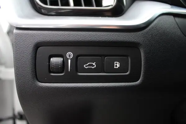 Volvo XC 60 2021 - 31900 EUR, 121360 km - AUTO.MOTO.pt - 121360km - foto 8 de 22