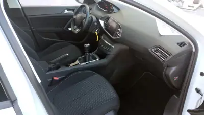 Peugeot 308 2019 - 11950 EUR, 114000 km - 114000km - foto 22 de 38