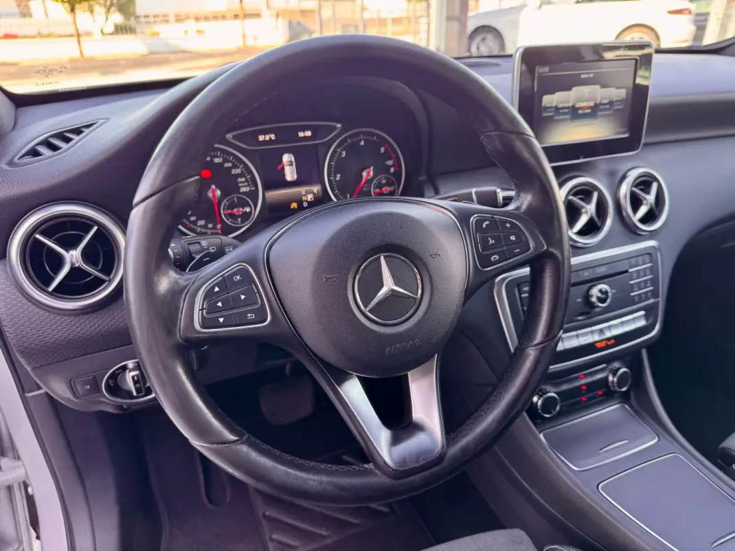 Mercedes-Benz A 180 2018 - 17500 EUR, 155000 km - 155000km - foto 11 de 19