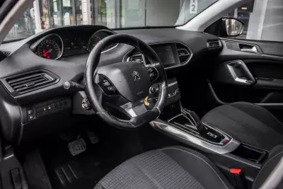 Peugeot 308 SW 2019 - 9800 EUR, 267684 km - AUTO.MOTO.pt - 267684km - foto 23 de 38