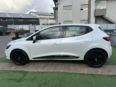 Renault Clio 2018 - 10900 EUR, 138929 km - AUTO.MOTO.pt - 138929km - foto 18 de 46