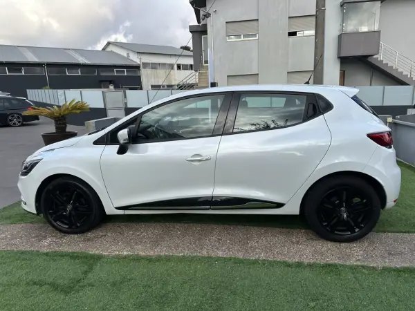 Renault Clio 2018 - 10900 EUR, 138929 km - AUTO.MOTO.pt - 138929km - foto 18 de 46