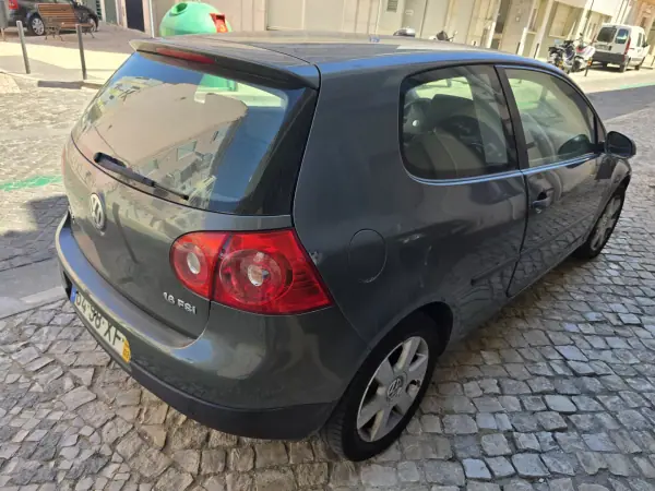 Volkswagen Golf 2004 - 3999 EUR, 160000 km - AUTO.MOTO.pt - 160000km - foto 6 de 17